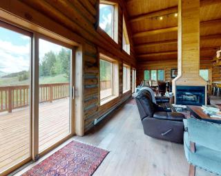 Luxurious Log Home with Madison River Views near Three Dollar Bridge, J & J Ranch, Montana - 7