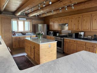 Luxurious Log Home with Madison River Views near Three Dollar Bridge, J & J Ranch, Montana - 8
