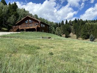 Luxurious Log Home with Madison River Views near Three Dollar Bridge, J & J Ranch, Montana - 4
