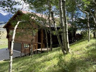 Luxurious Log Home with Madison River Views near Three Dollar Bridge, J & J Ranch, Montana - 3