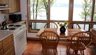 Welcoming Suite with Views on the Shores of Seneca Lake in New York - 4