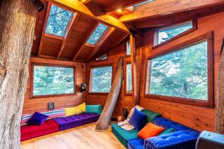Half Moon Bay Glamping Getaway in an Idyllic Tree House and Cabin - 6