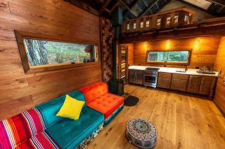 Half Moon Bay Glamping Getaway in an Idyllic Tree House and Cabin - 2