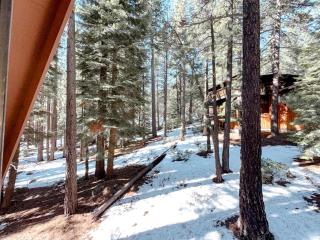 Fabulous Glamping Spot in Truckee, California: Charming Cabin near Lake Donner - 9