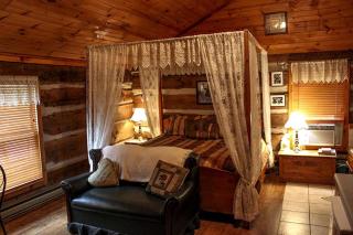 Romantic Cabin with a Jacuzzi in Maggie Valley, North Carolina - 8