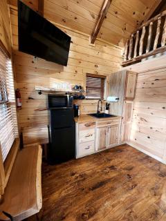 Pet-Friendly Tree Cabin with Lofted Space in Ohio - 9