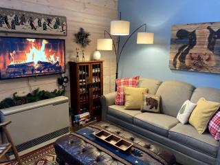 New York Tiny House Ideal for a Romantic Getaway in the Adirondack Mountains - 9