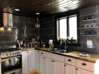 New York Tiny House Ideal for a Romantic Getaway in the Adirondack Mountains - 7