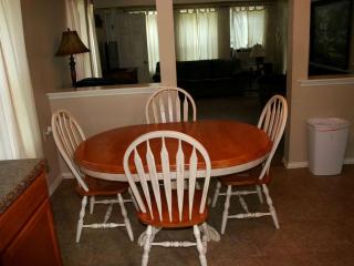 Spacious 10-Person Cabin Rental on Lake Dunlap near Austin, Texas - 3