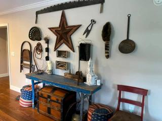 Cozy Texas Cottage Ideal for Weekend Getaways from Austin - 6