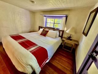 Artistic Garden Casita on Organic Farm in New Mexico - 7