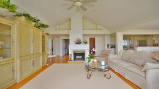Exquisite Waterfront Vacation Rental with a Private Dock, a Pool, and a Hot Tub in the Hamptons, New York - 3