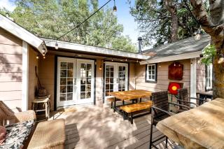 Cozy Renovated Cabin Beautifully Design with Private Deck in California - 5