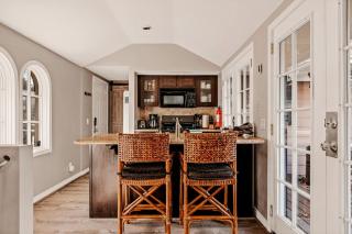 Cozy Renovated Cabin Beautifully Design with Private Deck in California - 4