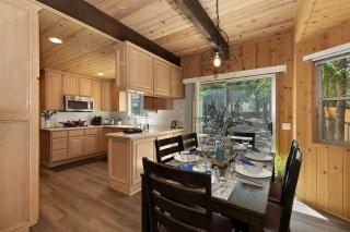 Spacious Modern Cabin Near Big Bear Lake in California - 5