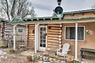 Rural Log Cabin Rental for Couples near Taos Ski Valley - San Cristobal - 2