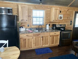 Rustic Dog-Friendly Cabin with Private Deck and Hot-Tub in Texas - 8