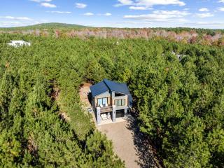 Amazing Secluded Cabin Perfect for Couples in Broken Bow, Oklahoma - 9