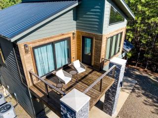 Amazing Secluded Cabin Perfect for Couples in Broken Bow, Oklahoma - 2