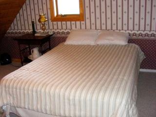 Traditional Log Cabin Rental with Deck in the Pine Forests of Columbus, Montana - 7