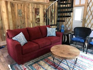 Sunny Yurt Rental with a Beautiful Interior on the New River in Virginia - 7