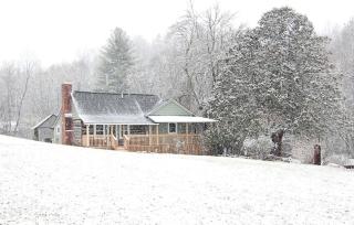 Cozy Mountain Getaway near Biking Trails in Franklin, North Carolina - 0