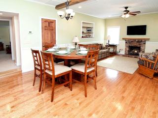 Cozy Mountain Getaway near Biking Trails in Franklin, North Carolina - 8