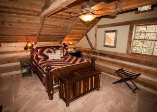 One-Bedroom Cabin Rental with a Fireplace in the North Carolina Mountains - 7