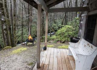 One-Bedroom Cabin Rental with a Fireplace in the North Carolina Mountains - 5