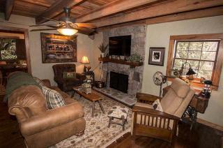 One-Bedroom Cabin Rental with a Fireplace in the North Carolina Mountains - 4