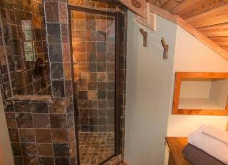 One-Bedroom Cabin Rental with a Fireplace in the North Carolina Mountains - 1