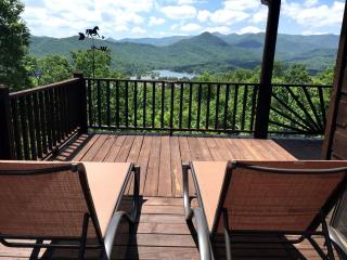 Breathtaking Cabin Rental with a Private Hot Tub in Hiawassee, Georgia - 5