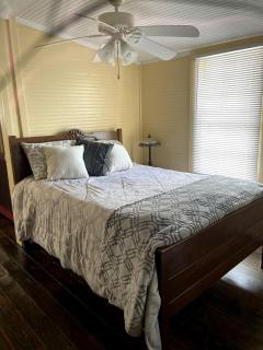Vintage Cabin for a Romantic Getaway near Uwharrie National Forest in Denton, North Carolina - 7