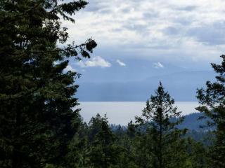 Inviting Family-Friendly Cabin Rental for Four on Flathead Lake in Montana - 6