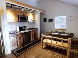 Inviting Family-Friendly Cabin Rental for Four on Flathead Lake in Montana - 3