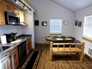 Inviting Family-Friendly Cabin Rental for Four on Flathead Lake in Montana - 2