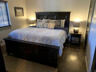 Wimberley Romance: Escape to a Cozy Cabin Nestled in Nature, TX - Woodcreek - 7