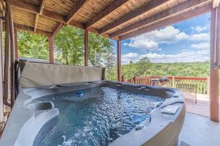Wooden Cabin with Hot-Tub and Pool Table in Demorest, Georgia - 4