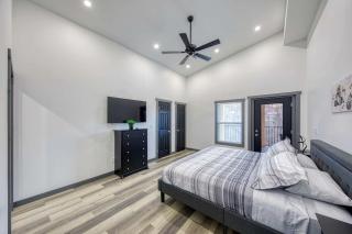 Brand-New Luxury Cabin with Game Room & Hot Tub near Downtown Gatlinburg, TN - 8