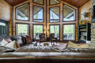 Creekside Cabin Perfect for Family Getaways in Broken Bow, Oklahoma - 1