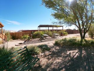 Cozy Cabin in Escalante, Utah - Amazing Glamping Spot for Exploring Canyons and National Parks - 6