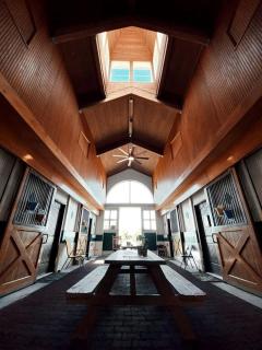 Scenic Barn B&B with Private Bath & Country Breakfast near Old Hickory Lake – Gallatin, Tennessee - 0