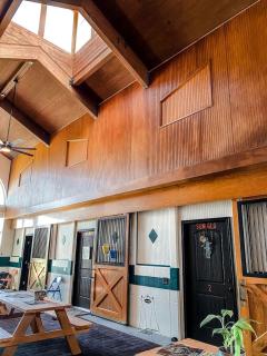 Scenic Barn B&B with Private Bath & Country Breakfast near Old Hickory Lake – Gallatin, Tennessee - 2