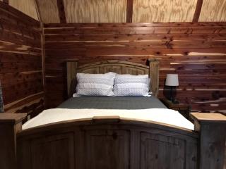 Comfortable Cabin Rental on a Winery for a Romantic Getaway in Oklahoma - 8
