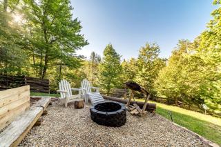 Chic Picturesque Cabin Ideal for a Romantic Getaway in Tennessee - 2