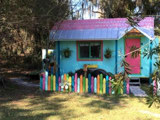 Colorful Tiny House Glamping on a Farm in Live Oak, Florida - 0