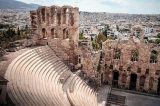 Elegant Two-Bedroom Residence- Athens Cozy Gem - 300Mbps Internet - 10 min to Acropolis by subway - 0