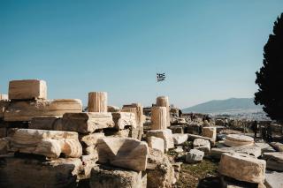 Elegant Two-Bedroom Residence- Athens Cozy Gem - 300Mbps Internet - 10 min to Acropolis by subway - 6