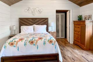 Entire Three Cabins Property Perfect for Big Groups in Marion, Illinois - 7