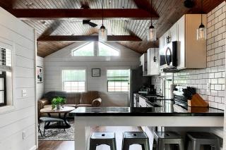 Entire Three Cabins Property Perfect for Big Groups in Marion, Illinois - 5